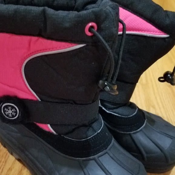 Girls Winter Boots and Disney Princess Hat - Picture 3 of 6